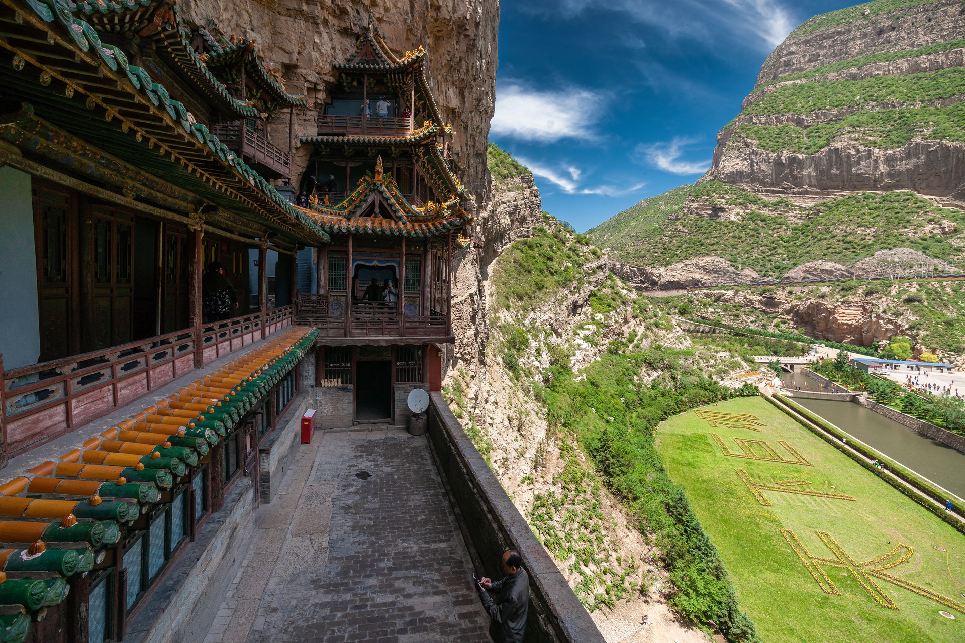 山西校园盛会，尊敬的领导、老师们、同学们齐聚一堂